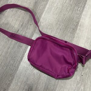 CLOVE NURSE BELT BAG PURPLE